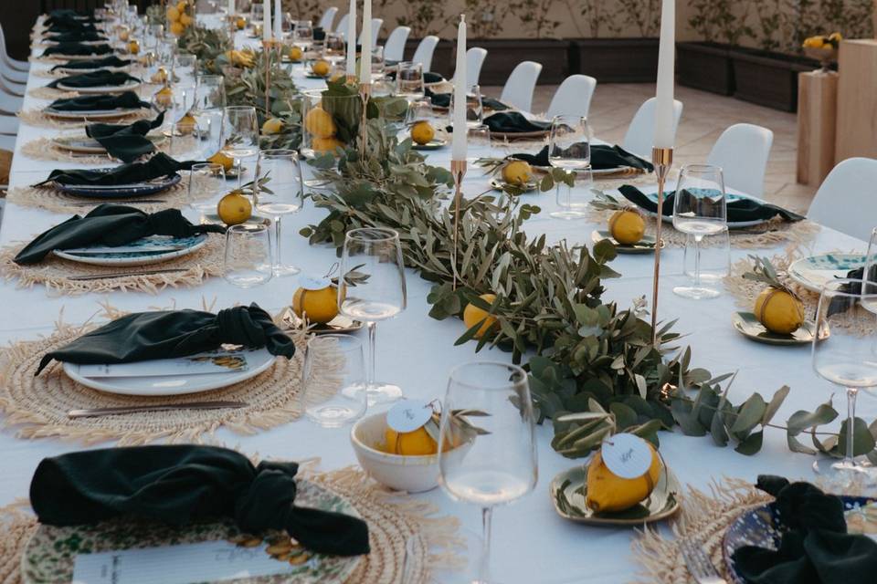 Table de dîner sur un rooftop