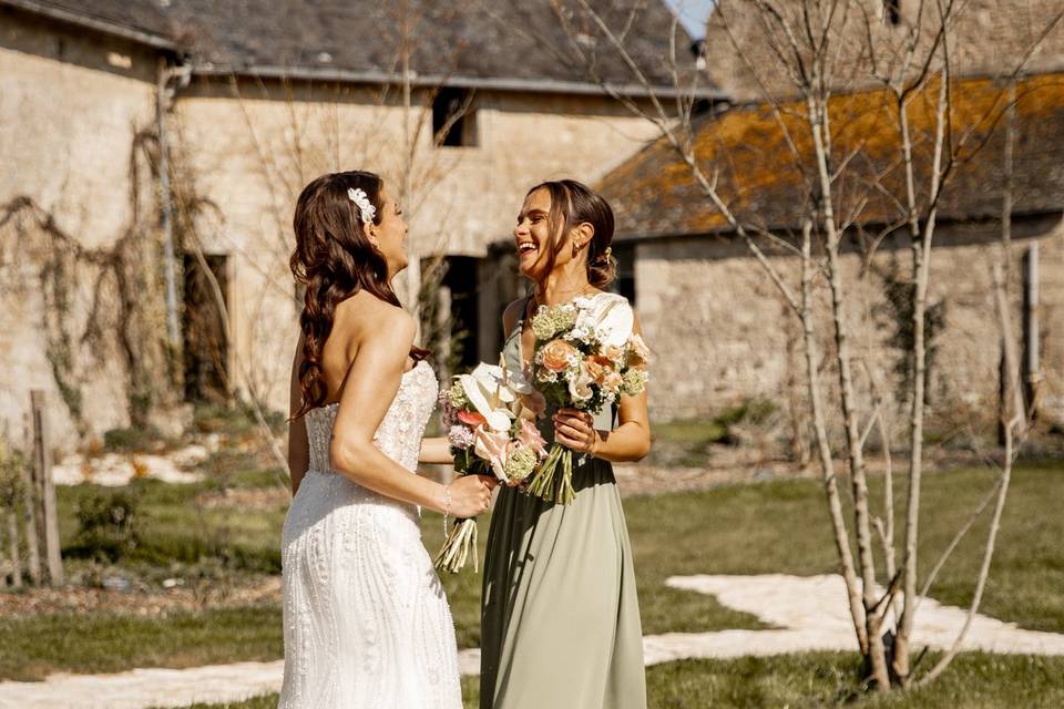 Mariée et demoiselle d’honneur
