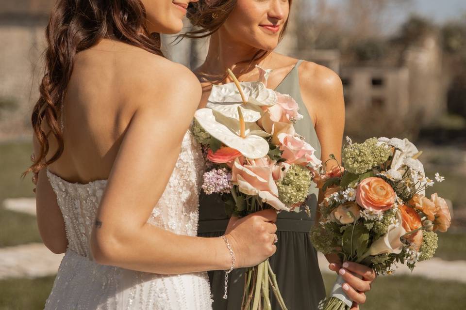 Mariée et demoiselle d’honneur