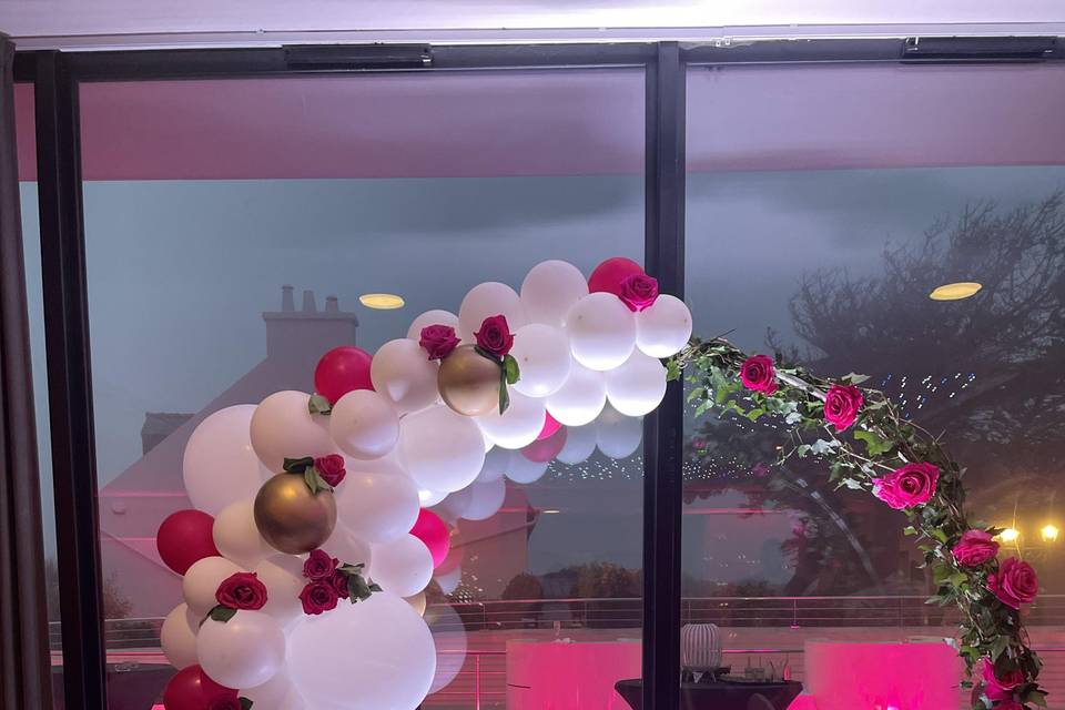 Arche ballons et fleurs