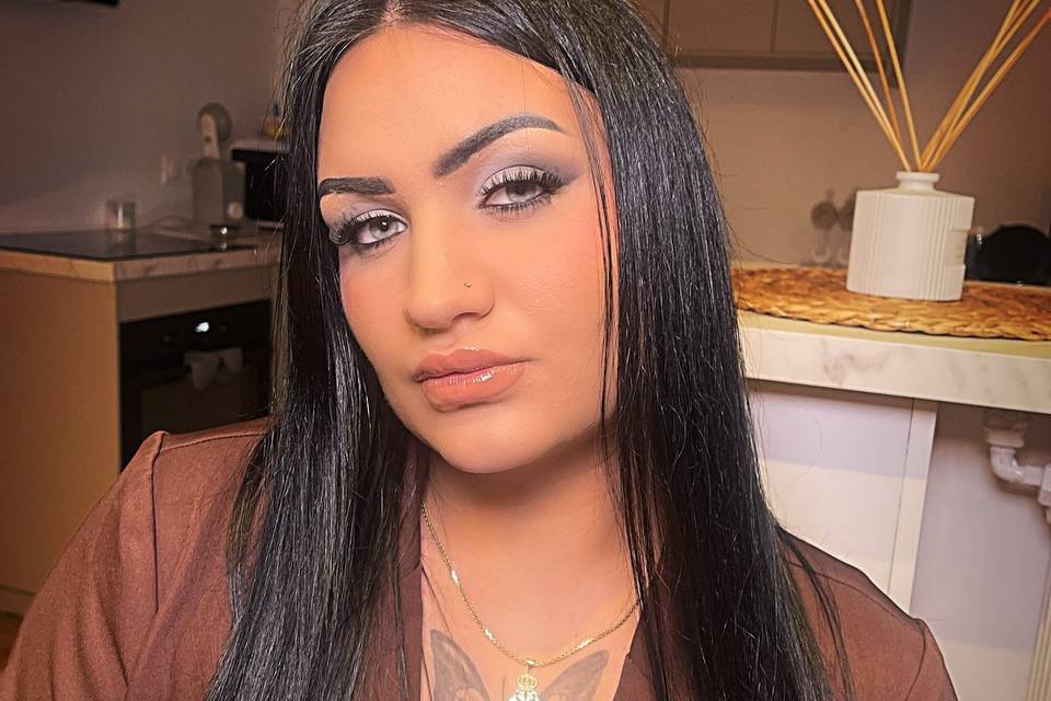 Argent makeup