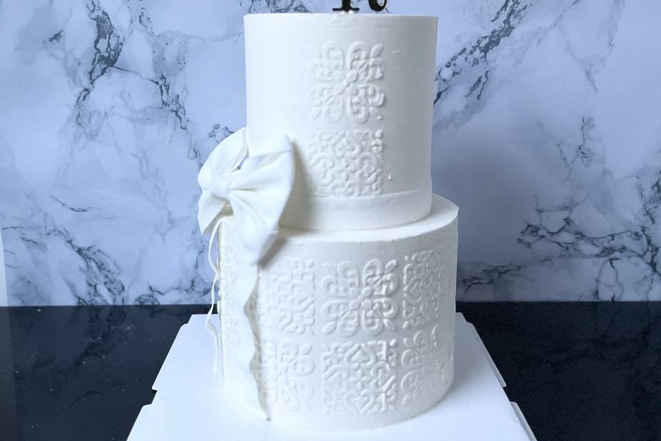 Wedding cake relief et noeud