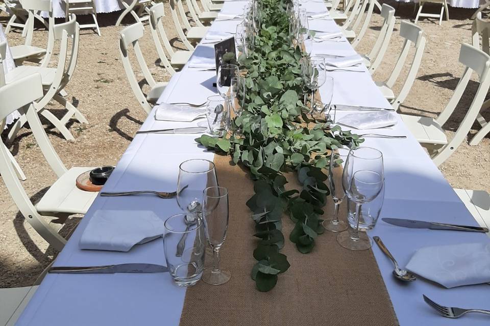 Chemin de table en eucalyptus