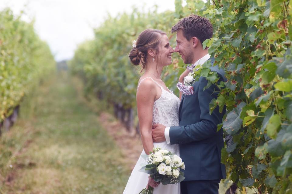 Couple dans les vignes