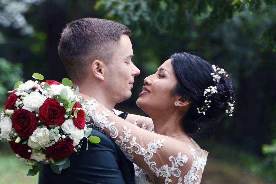 Couple dans la forêt