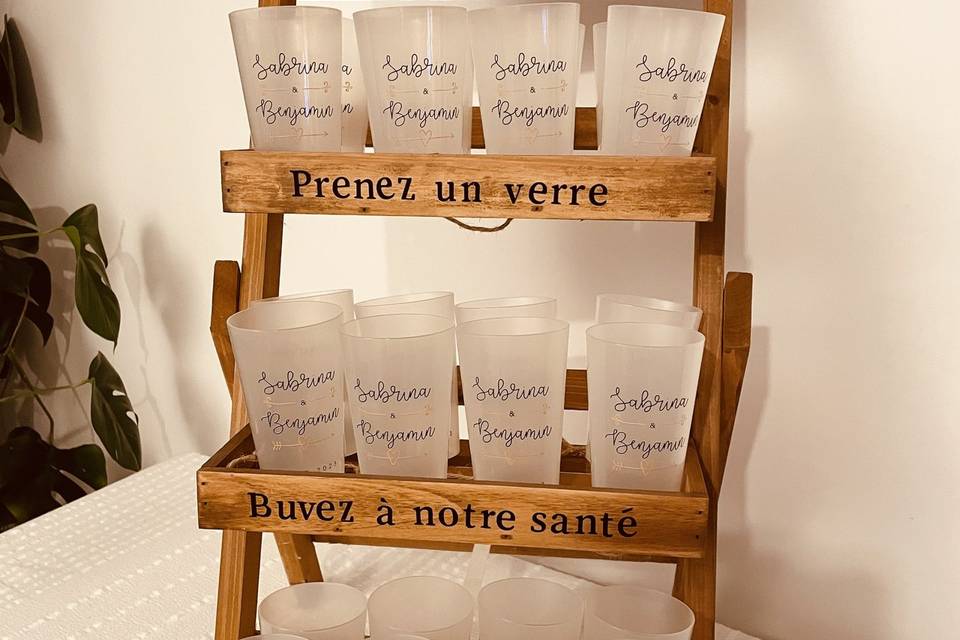 Étagère à gobelets