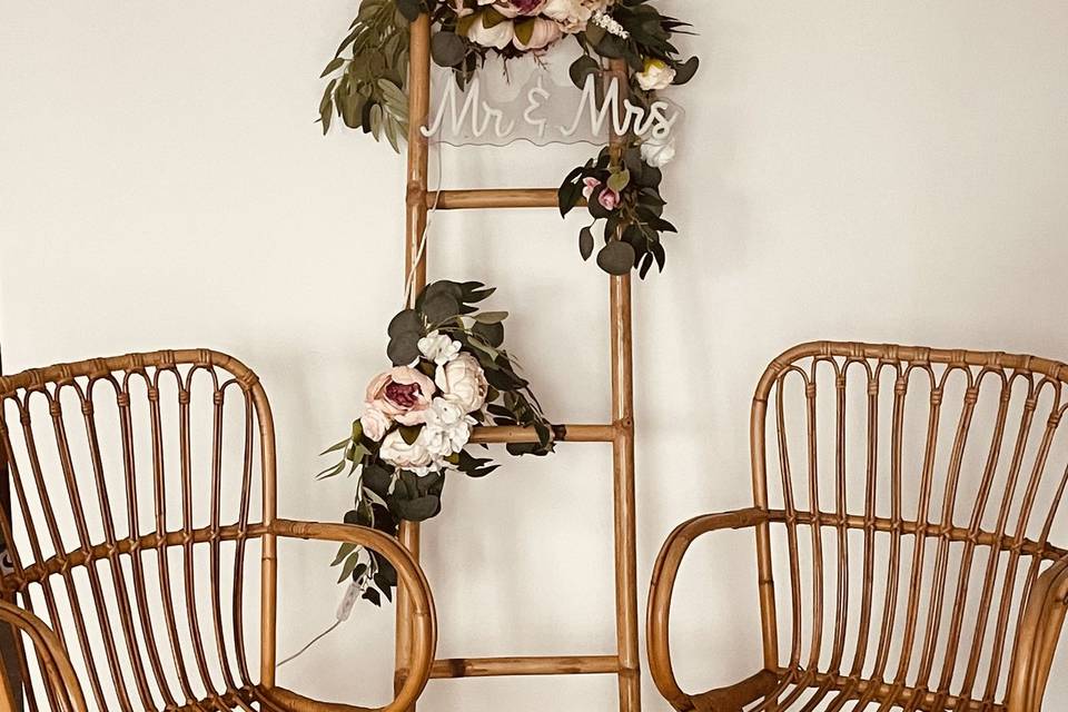 Lot de deux fauteuils osier
