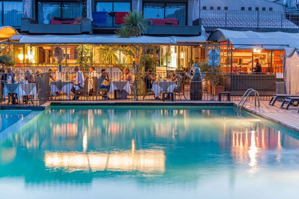 Terrasse restaurant/piscine