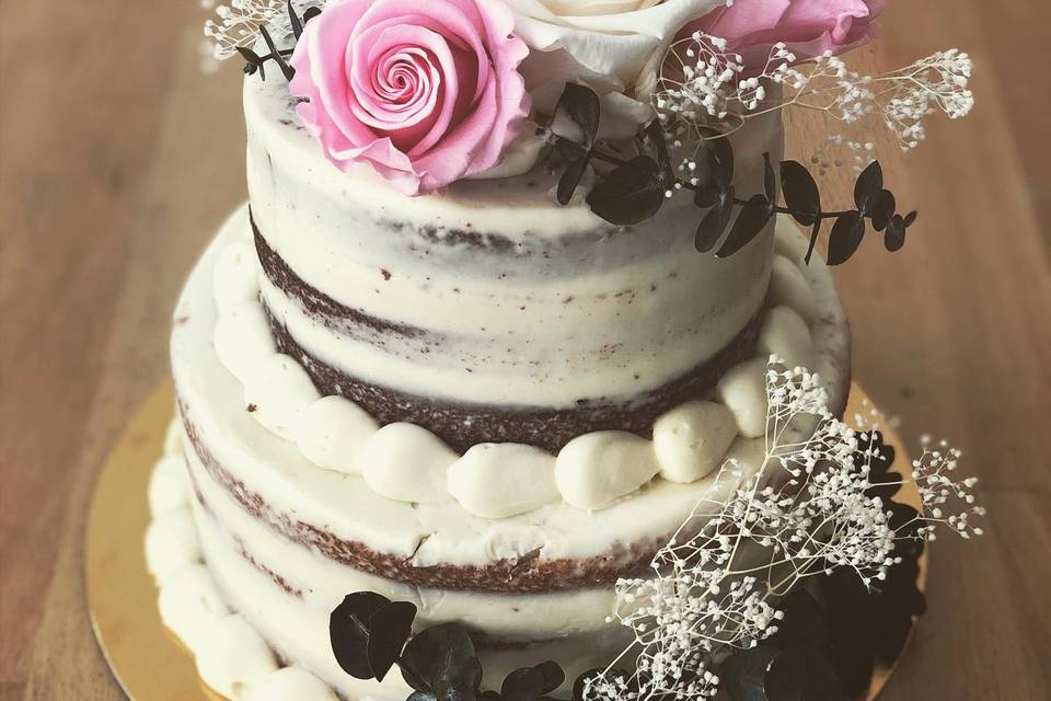 Semi naked cake