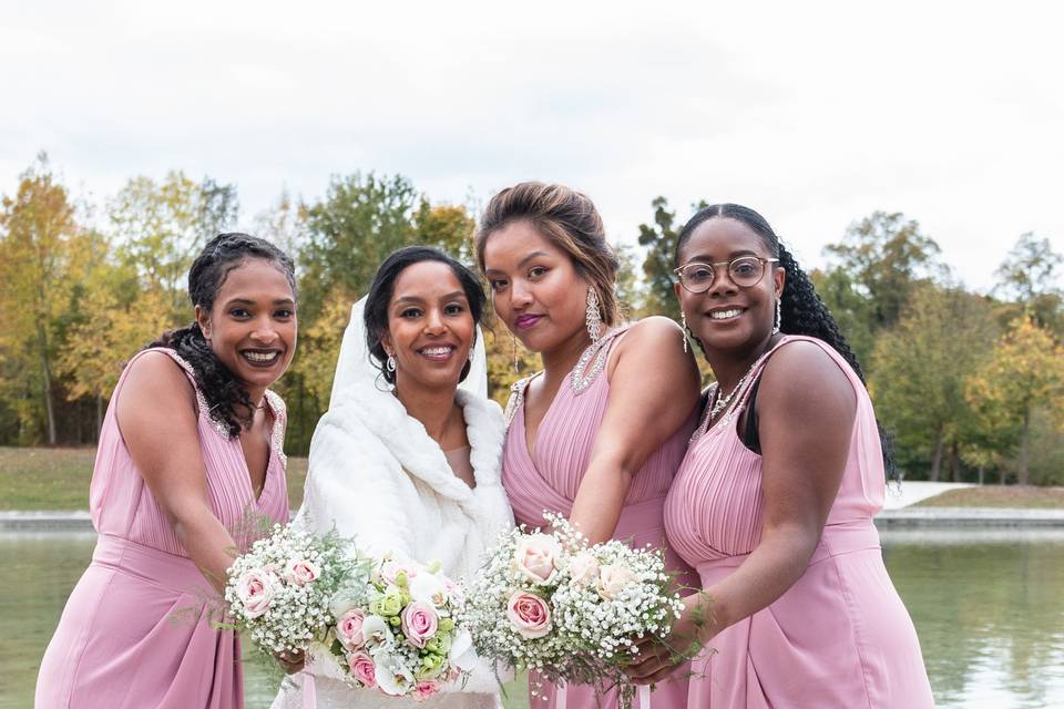 La mariée et ses demoiselles d