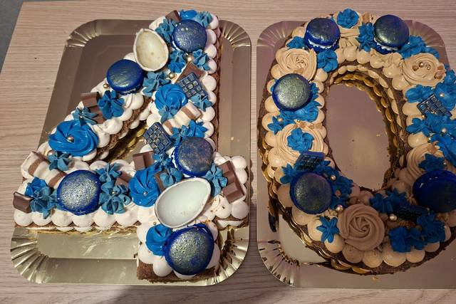 Number cakes 40, bleu et or