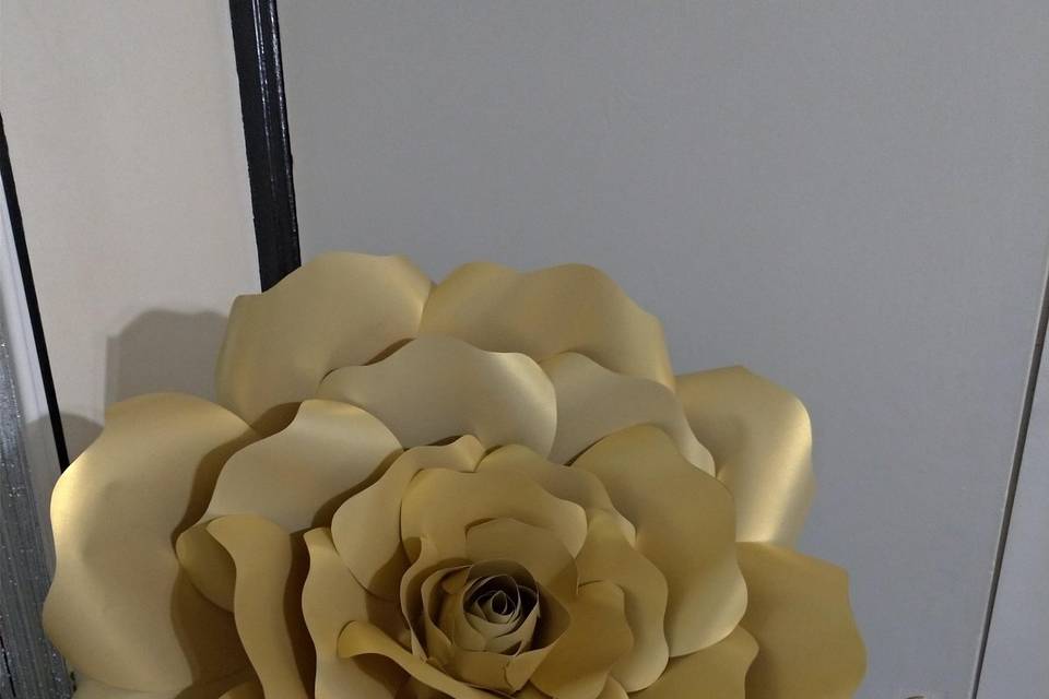 Rose en papier or de 60cm