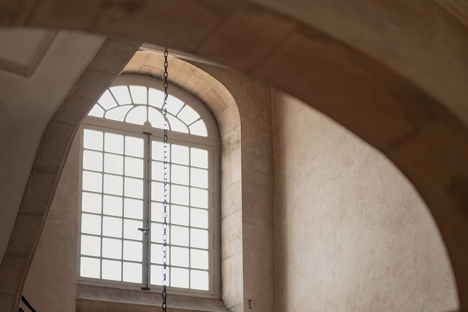 Mariée dans les escaliers