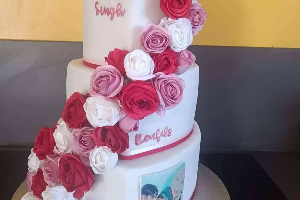 Weeding cake cœur et fleurs ro