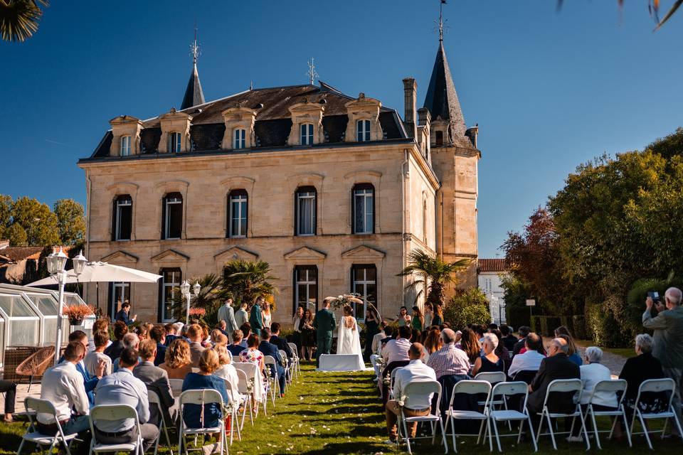 Cérémonie face au château