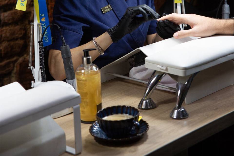 Senior Nail Spécialiste Natali
