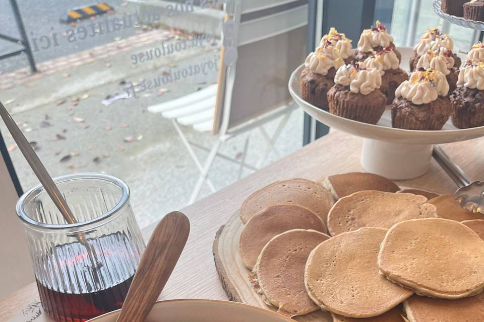 Pancakes et fruits frais