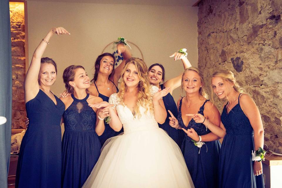 The bride and hers bridemaids