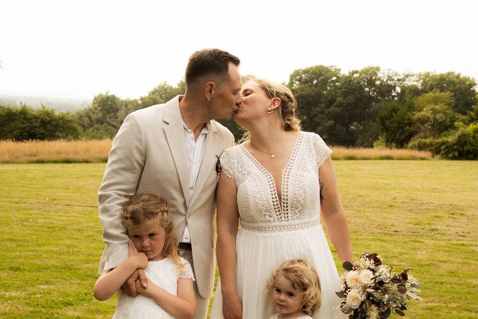 Les mariés et leurs filles