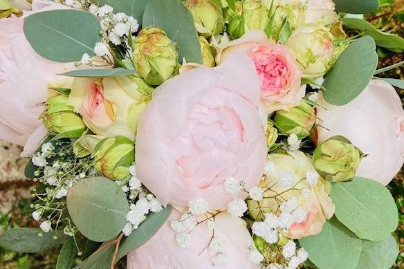 Bouquet de mariée pivoines