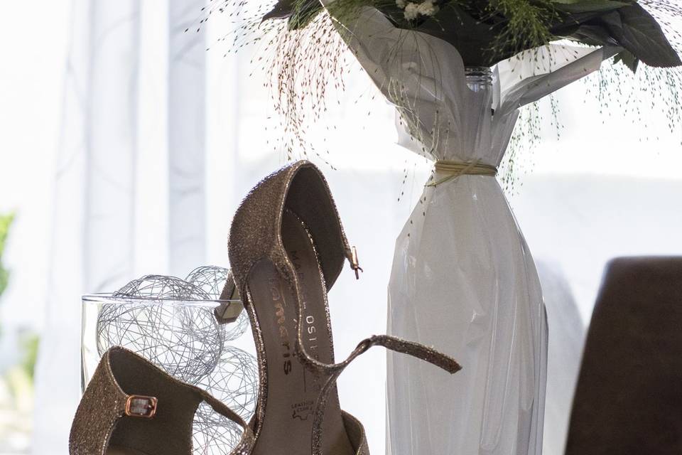 Chaussures et bouquet