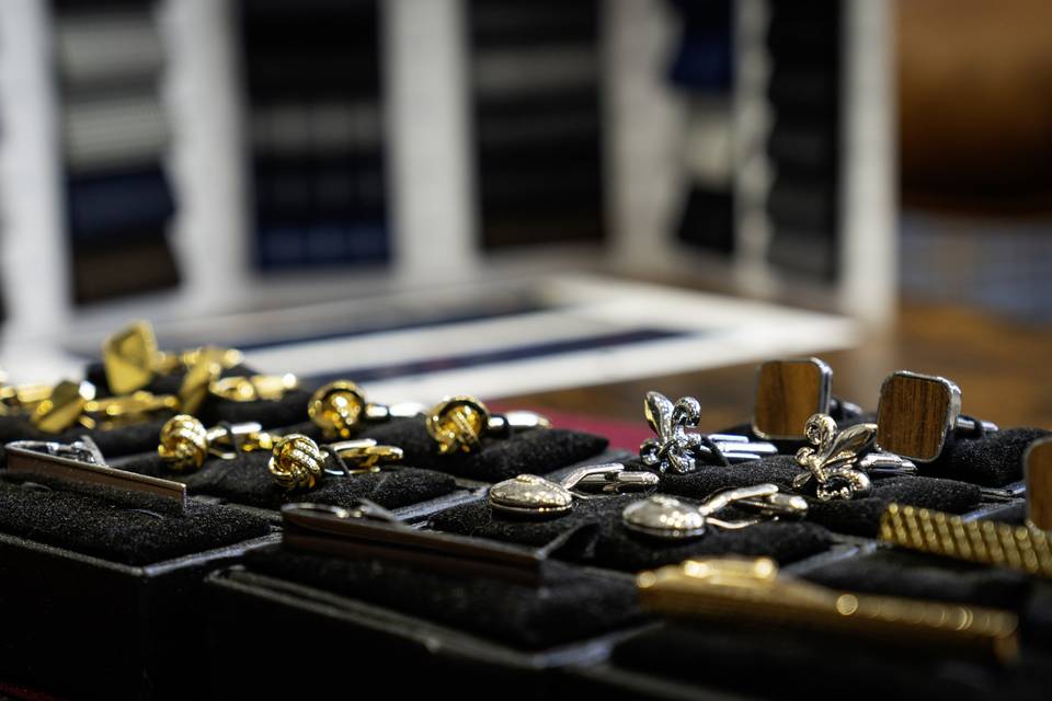 Boutons_manchette_fleur_de_lis_argente_brillant