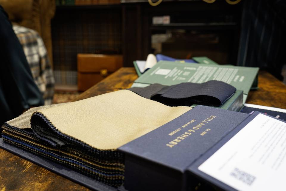 Echantillons_tissu_laine_beige_bleu_noir_style_classe