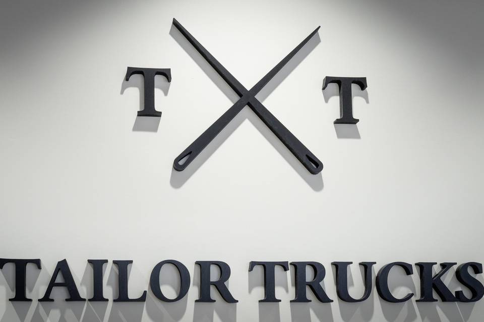 Logo_tailor_trucks_noir