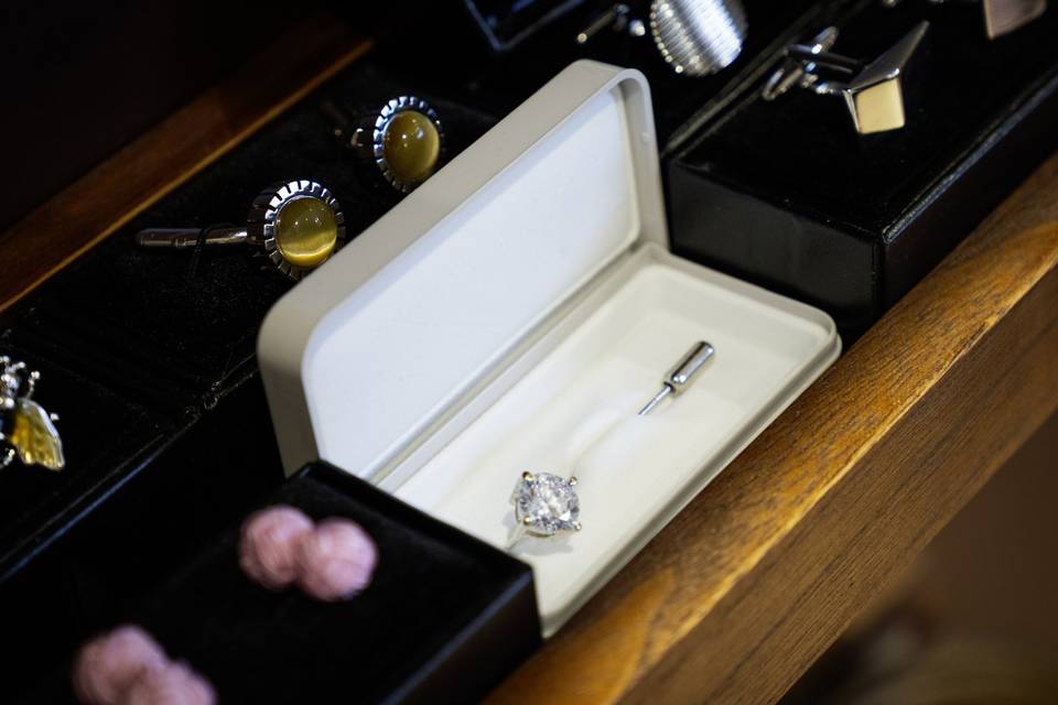 Pince_cravate_diamant_argent_moderne