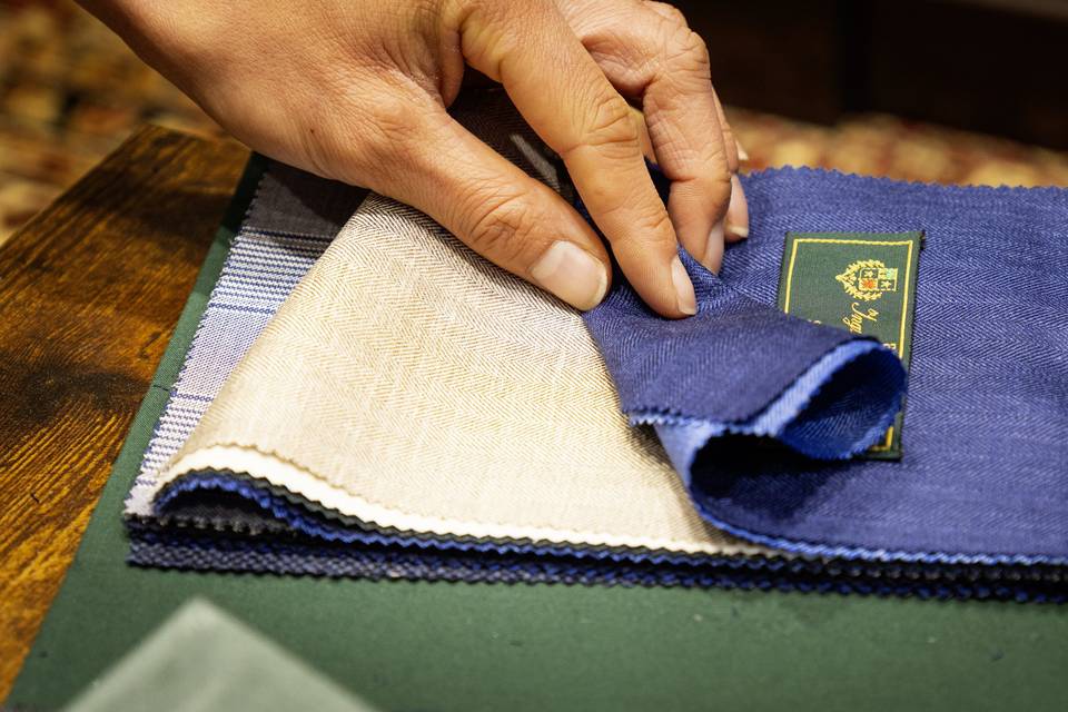 Tissu_laine_bleu_herringbone_etendu