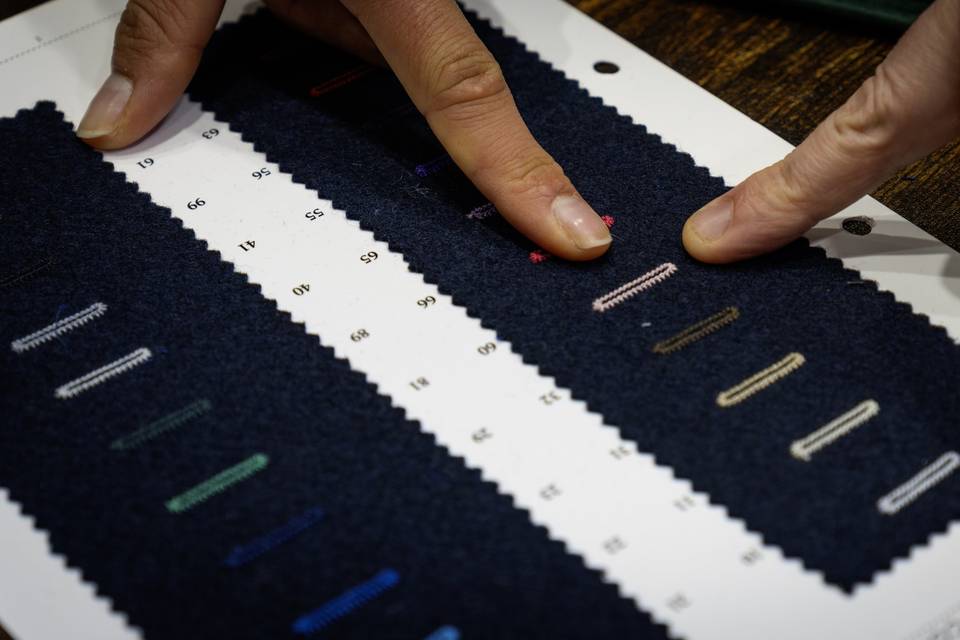 Tissu_laine_bleu_marine_echantillon