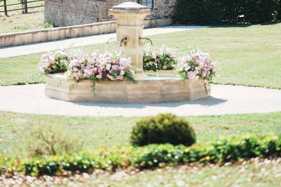 La fontaine by Amari Productio