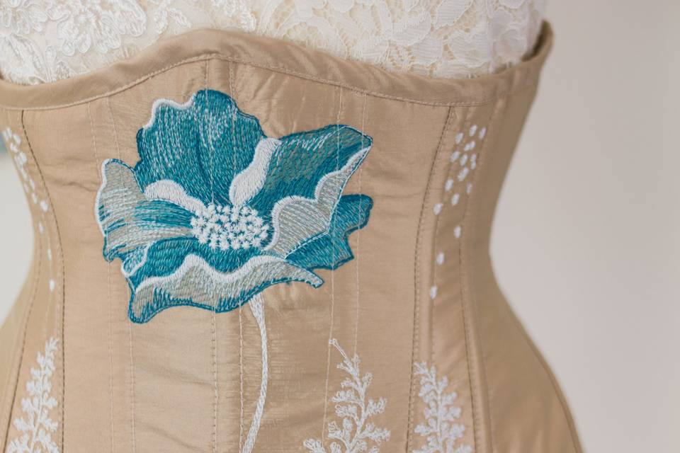 Corset brodé Coquelicot