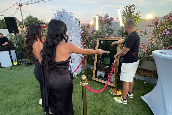 Le Miroir Photobooth IEvents