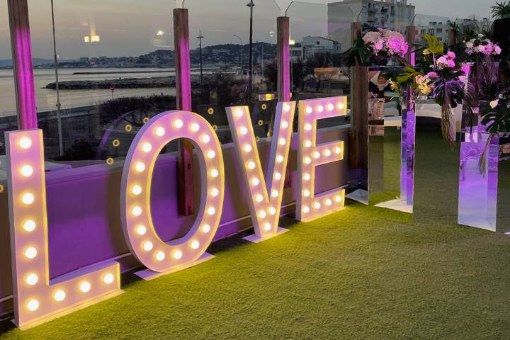 Le LOVE lumineux