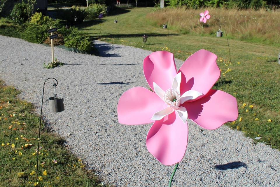 Allée fleur géante