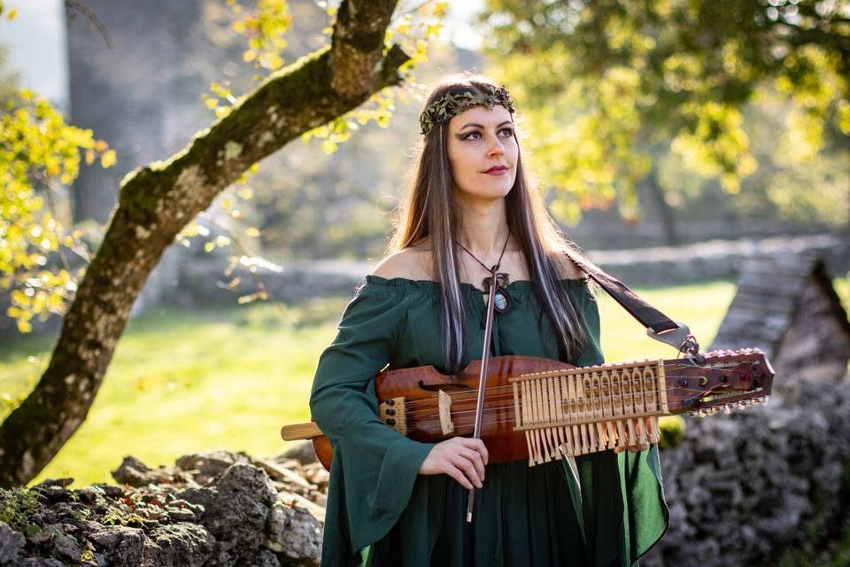 Léa Bingöllü (nyckelharpa)