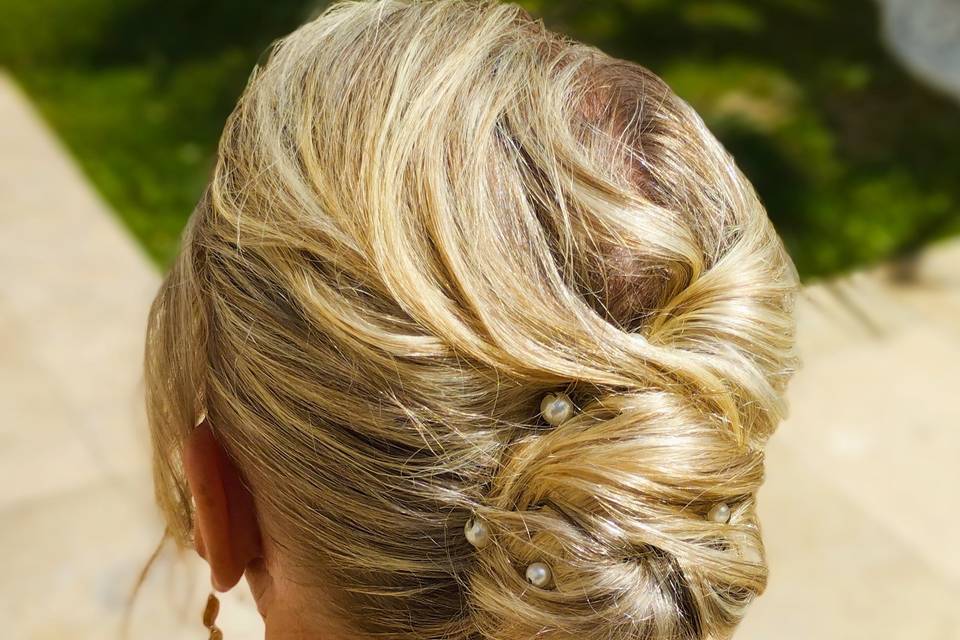 Chignon invitée cheveux courts