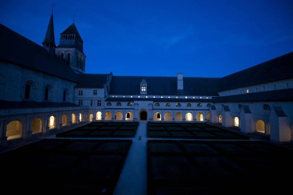 Le Cloître pendant la nuit