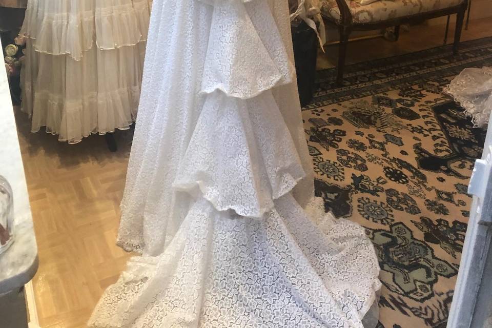 Robe 60 à volants en dentelle