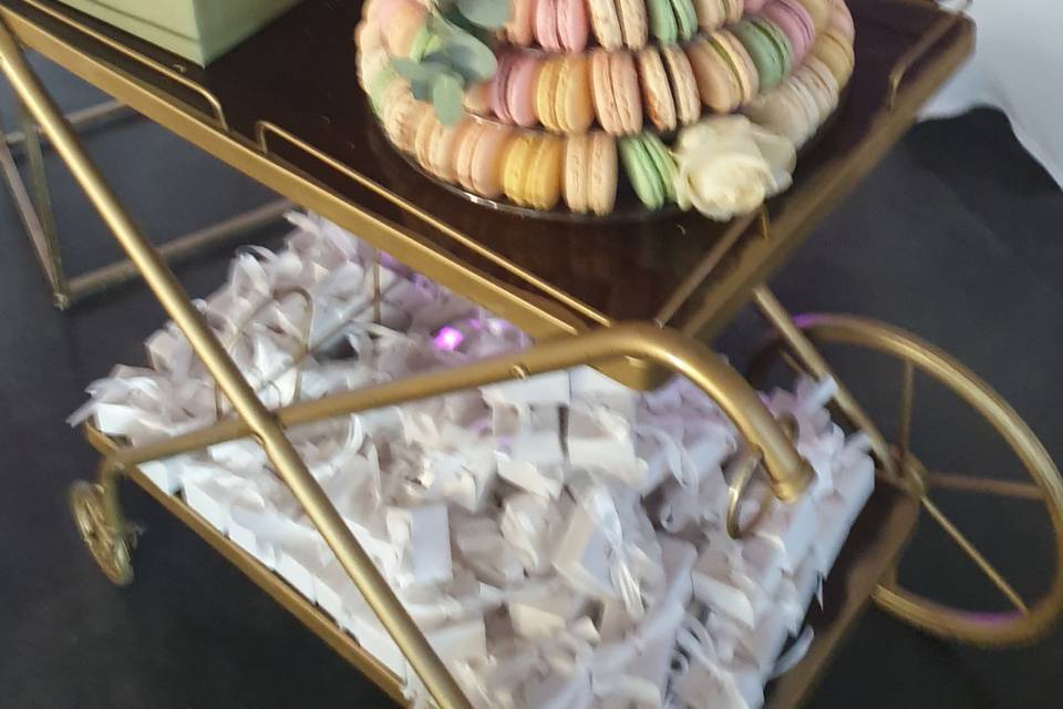 Pièce montée de macarons