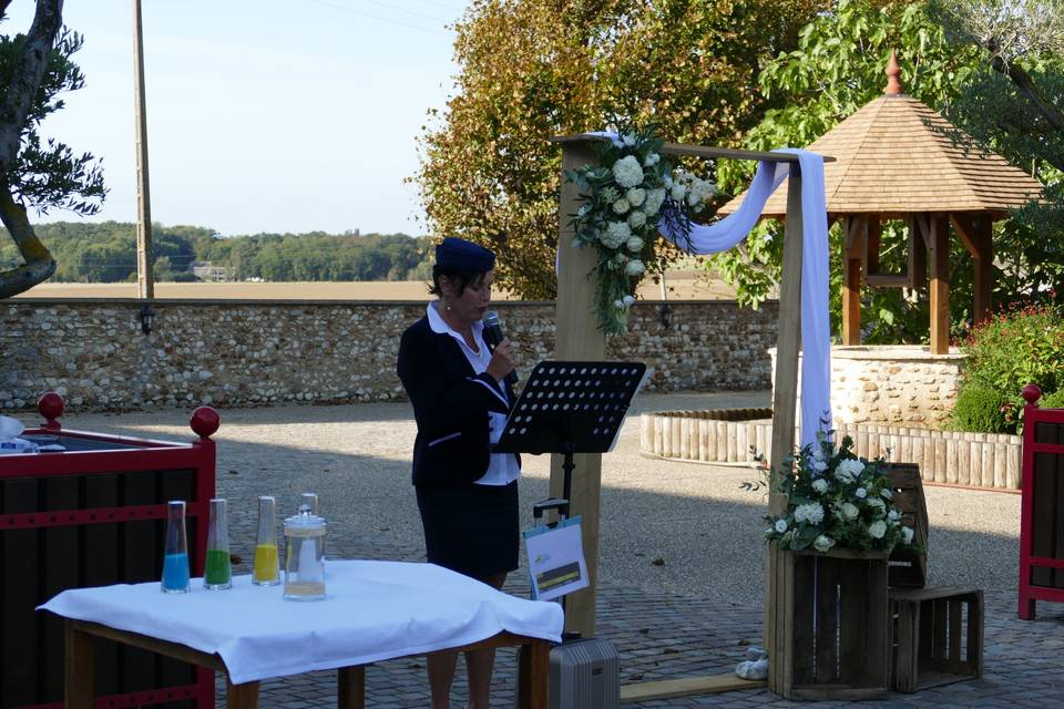 Officiante hôtesse de l'air