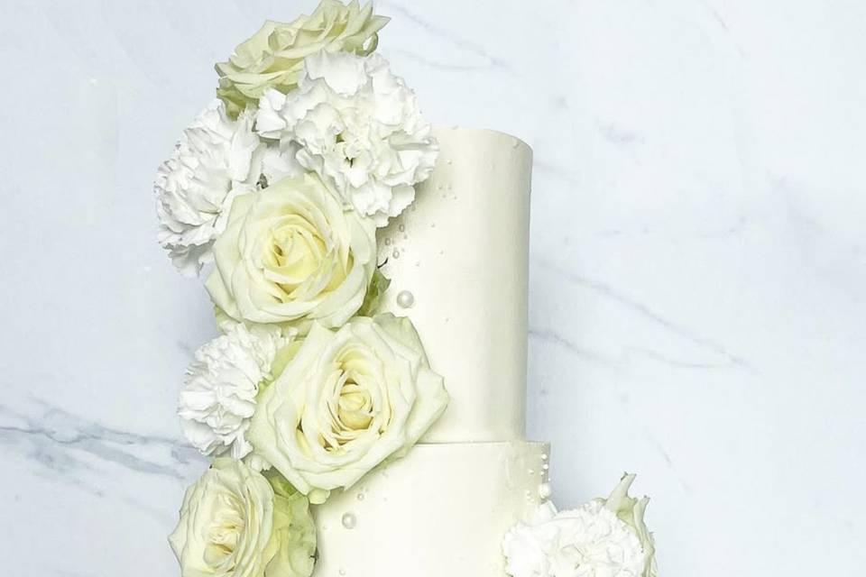 Gâteau blanc tout en élégance
