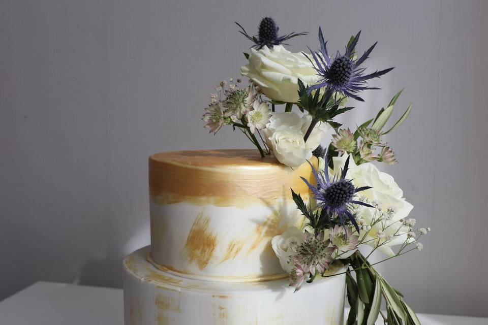 Wavy wedding cake