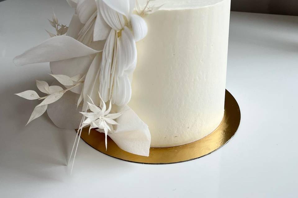 White wedding cake