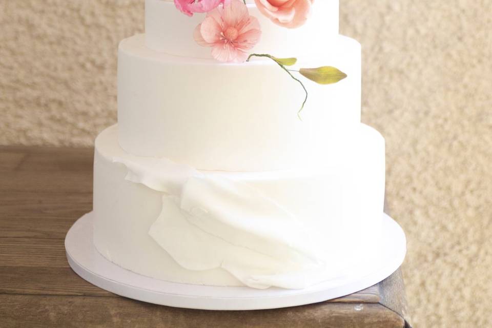 Modern white Wedding cake