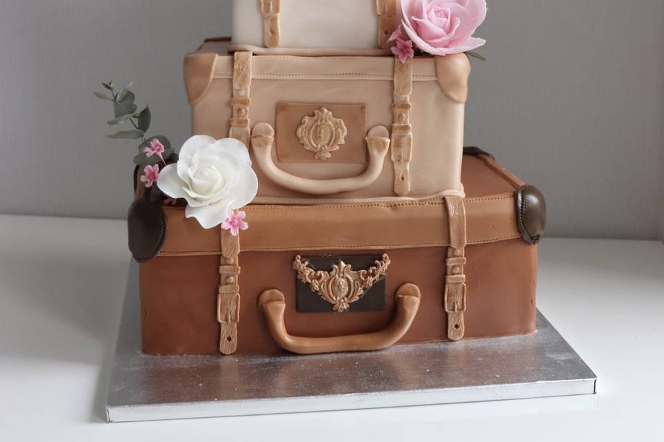 Travel wedding cake