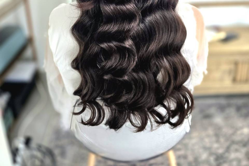 Wavy demi attache
