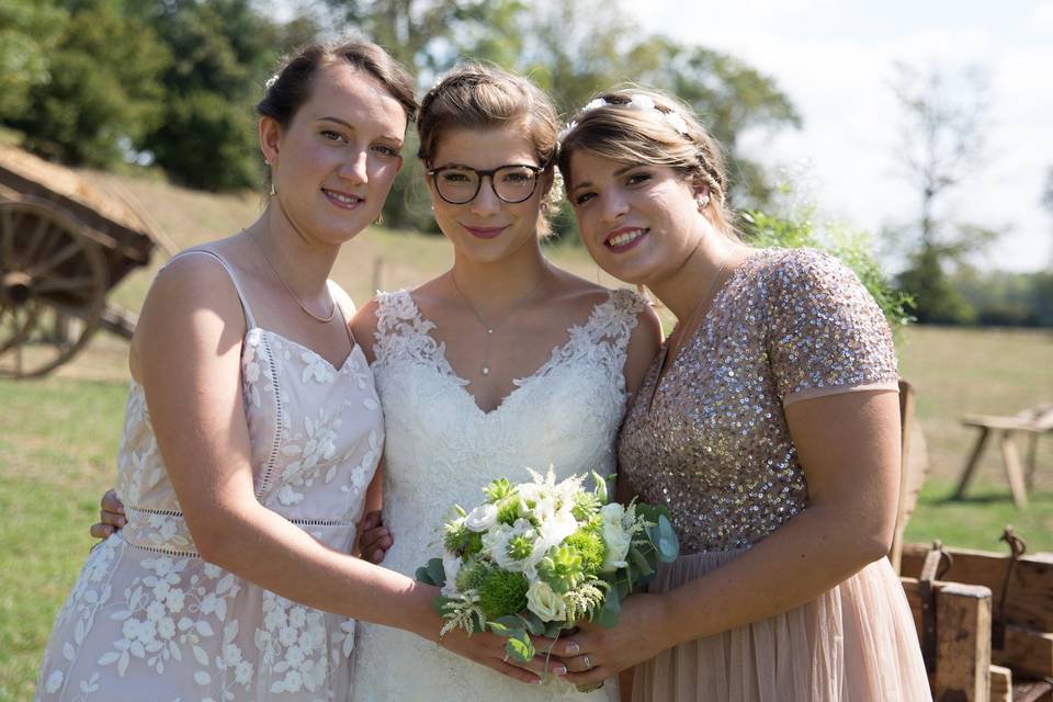 La mariée avec ses témoins