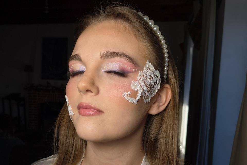 Maquillage artistique dentelle
